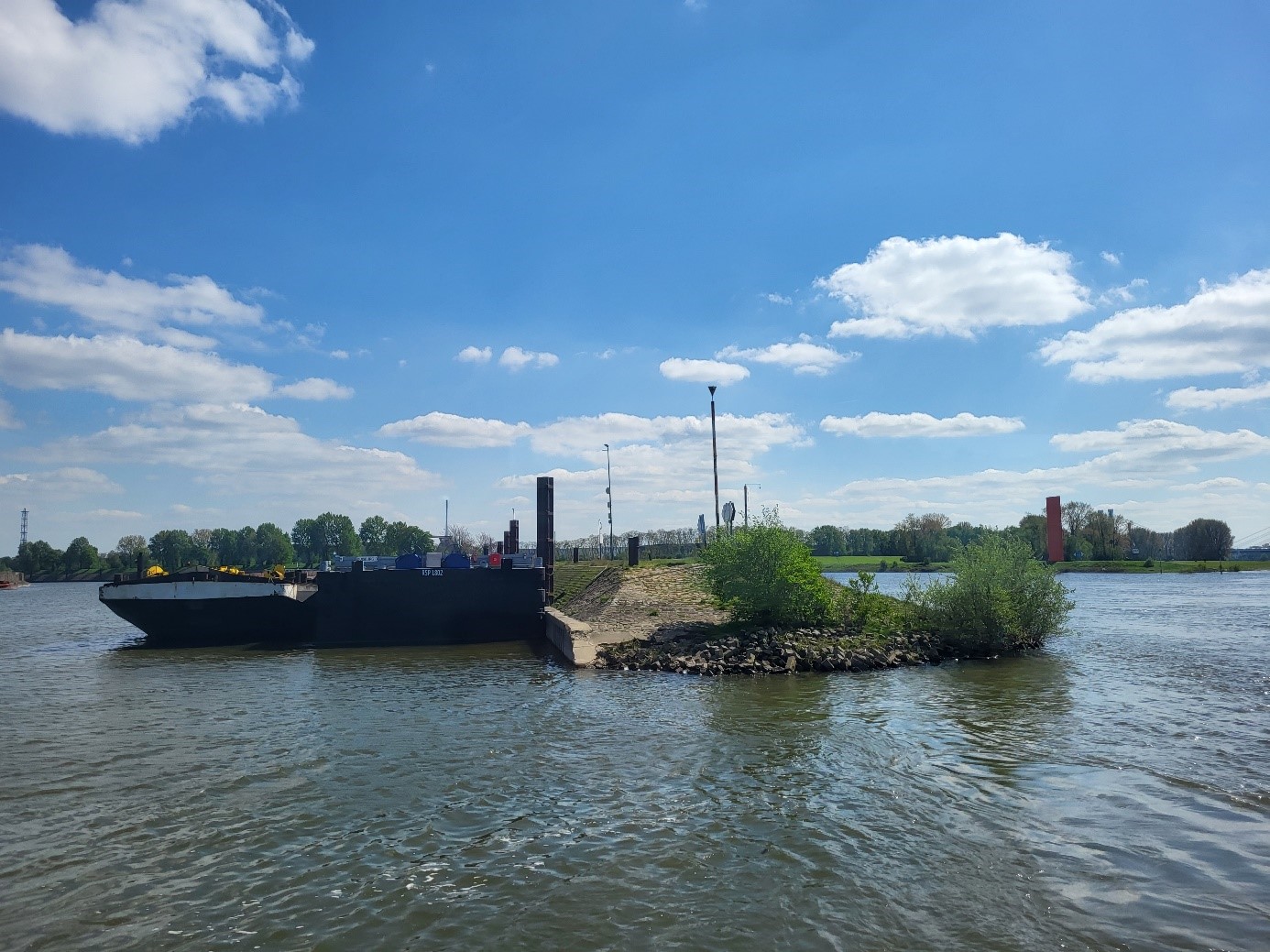 Wasserseitige Hafeneinfahrt Hafen Duisburg. Foto: MUNV.