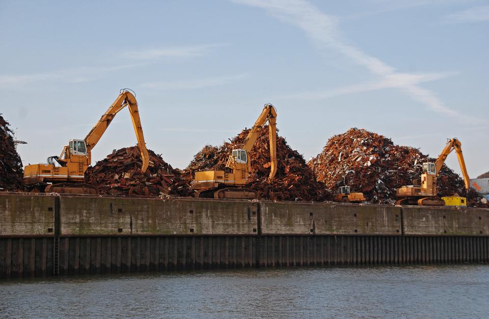 Altmetall-Berge zum Recyceln.