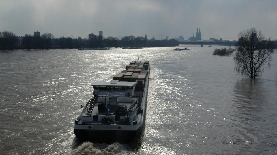 Frachtschiff auf dem Rhein bei Köln. Foto: Gerhard Marx/ Panthermedia.net