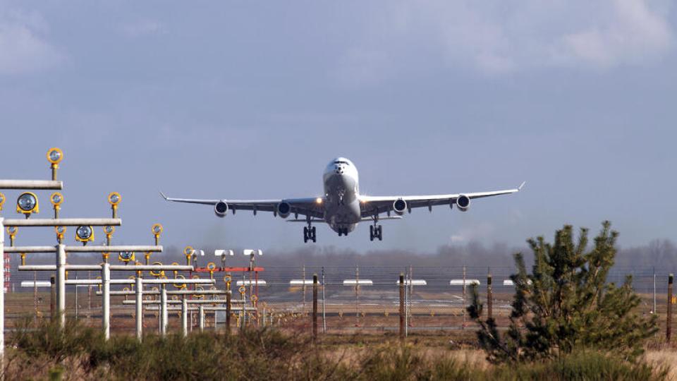 Flugzeug im Landeanflug. Foto: Rüdiger Rebmann/Panthermedia