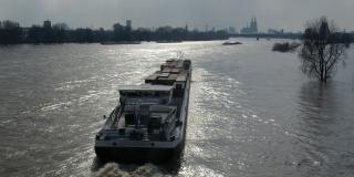 Frachtschiff auf dem Rhein bei Köln. Foto: Gerhard Marx/ Panthermedia.net