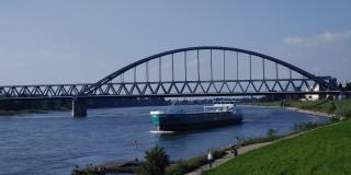 Seeschiff bei Rhein-Km. 739. Foto: MUNV.