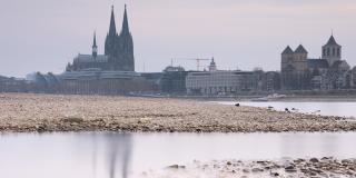 Rhein bei Niedrigwasser