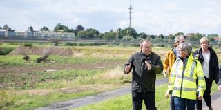 Minister Krischer besichtigt Hochwasserschutz-Maßnahmen