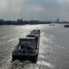 Frachtschiff auf dem Rhein bei Köln. Foto: Gerhard Marx/ Panthermedia.net