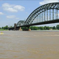 Kölner Südbrücke bei Hochwasser. Foto: Kay Augustin/panthermedia.net