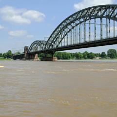 Kölner Südbrücke bei Hochwasser. Foto: Kay Augustin/panthermedia.net