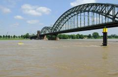 Kölner Südbrücke bei Hochwasser. Foto: Kay Augustin/panthermedia.net