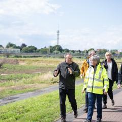 Minister Krischer besichtigt Hochwasserschutz-Maßnahmen
